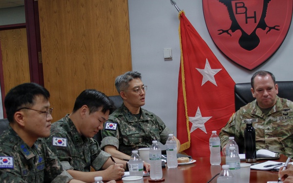 US Army General Kuettner meets with Republic of Korean Leadership.