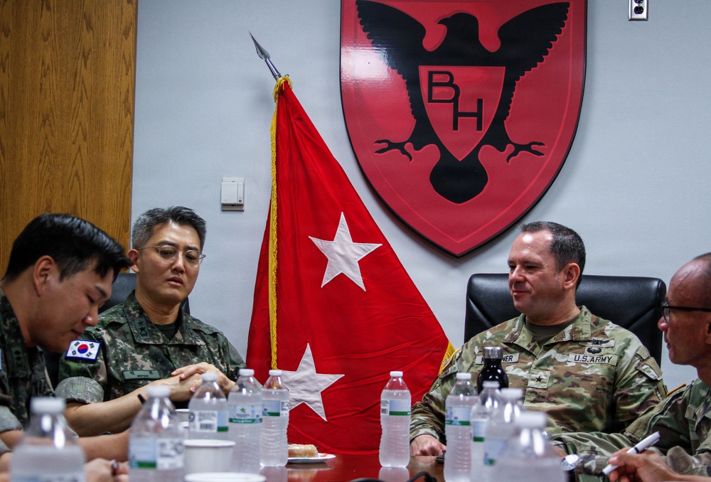 US Army General Kuettner meets with Republic of Korean Leadership.