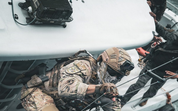 Panama’s Aeronaval and National Police conduct VBSS training during PANAMAX Alpha 2026