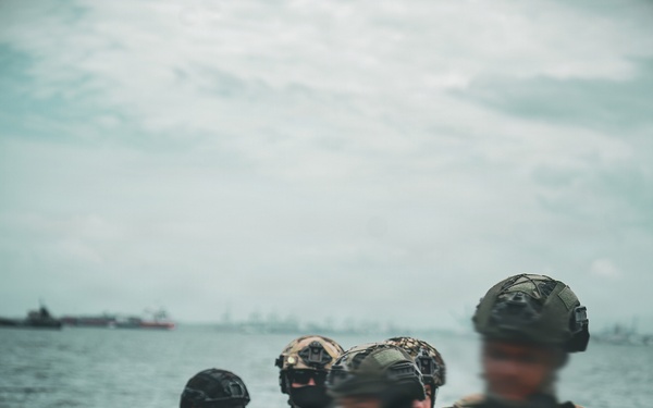 Multinational SOF personnel conduct assault training during PANAMAX 2026