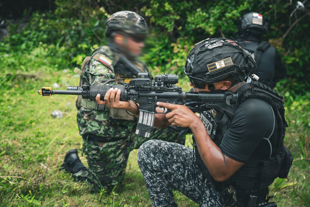 Multinational SOF personnel conduct assault training during PANAMAX 2026