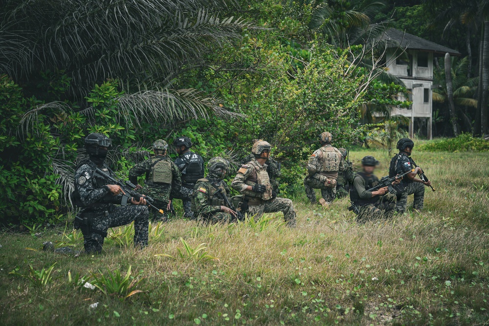 Multinational SOF personnel conduct assault training during PANAMAX 2026