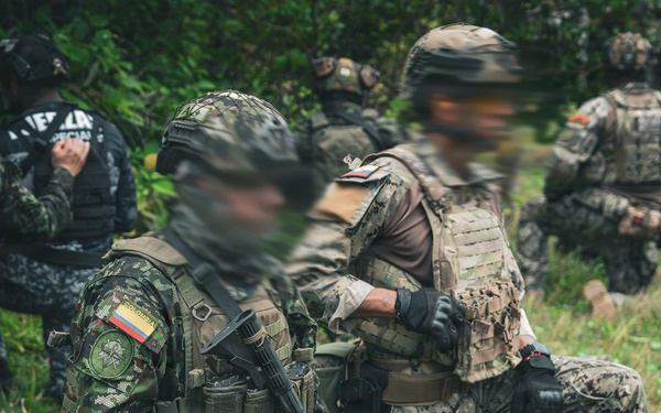 Multinational SOF personnel conduct assault training during PANAMAX 2026