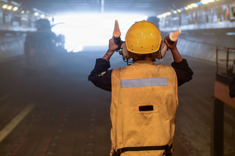 USS Essex Conducts Inport Well Deck Operations