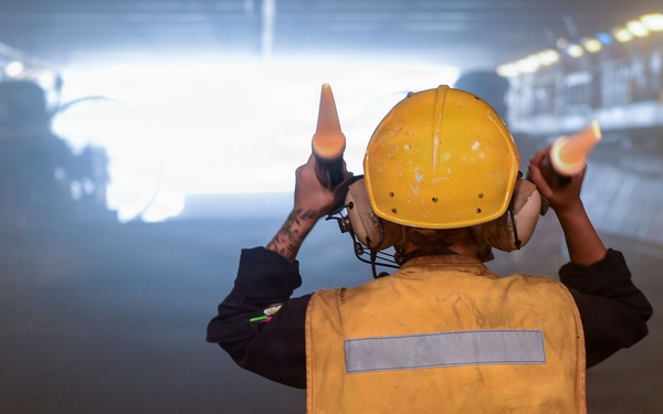 USS Essex Conducts Inport Well Deck Operations