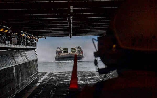 USS Essex Conducts Inport Well Deck Operations