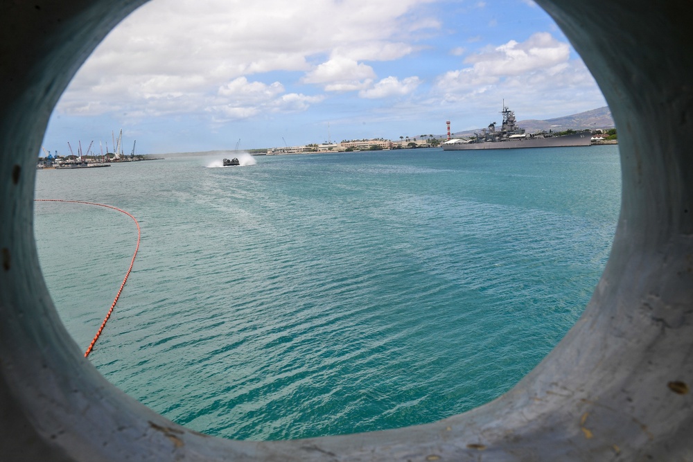 USS Essex Conducts Inport Well Deck Operations