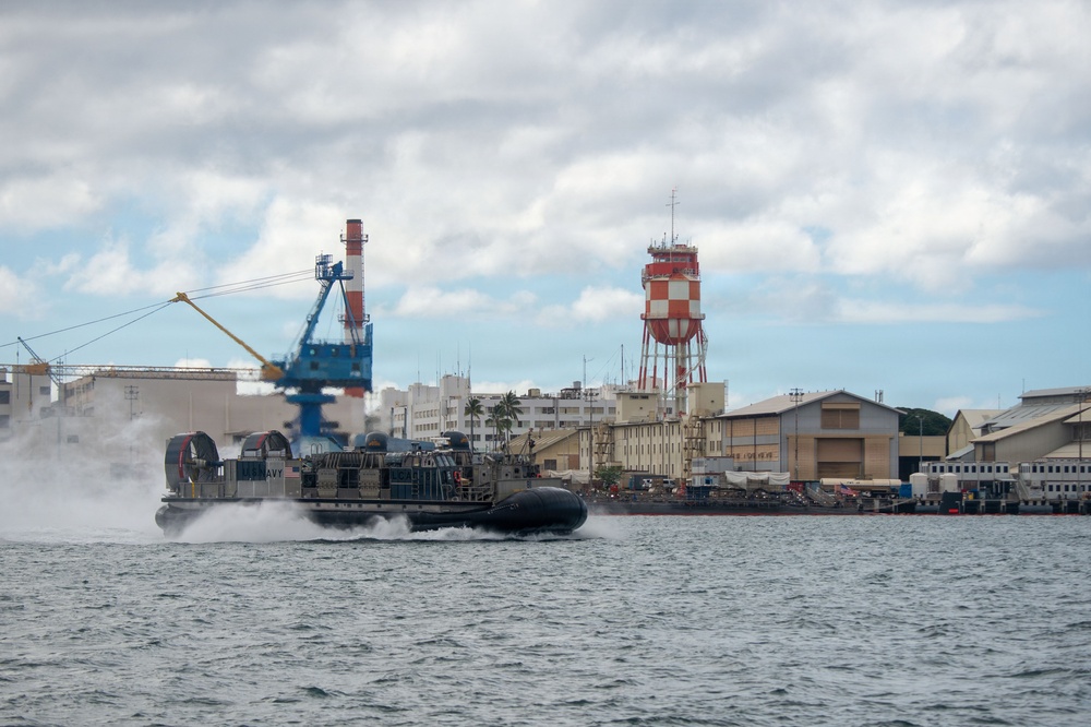 USS Essex (LHD 2) Conducts Well Deck Ops Inport