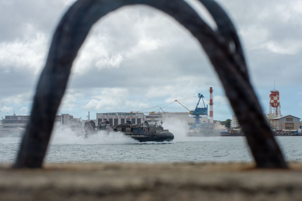 USS Essex (LHD 2) Conducts Well Deck Ops Inport