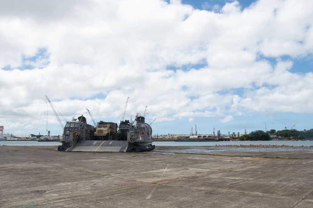 USS Essex (LHD 2) Conducts Well Deck Ops Inport