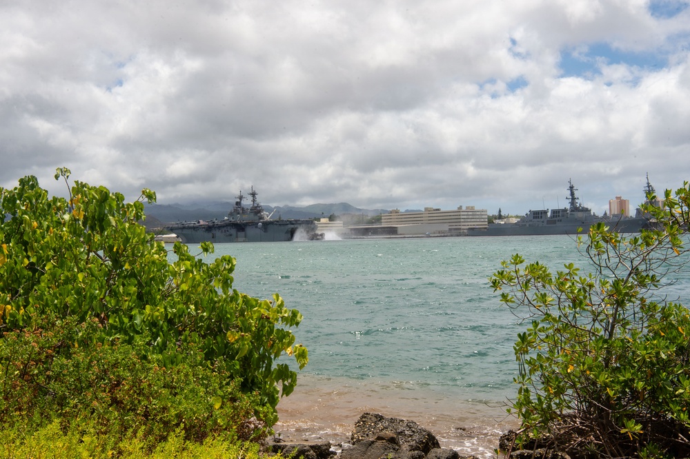 USS Essex (LHD 2) Conducts Well Deck Ops Inport