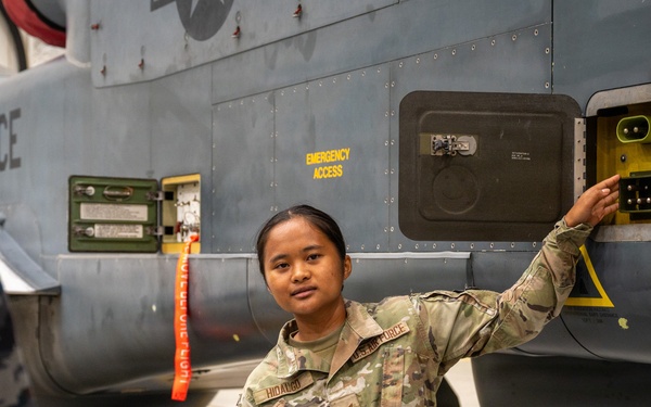 374 MXG hosts JASDF 1st Technical School immersion