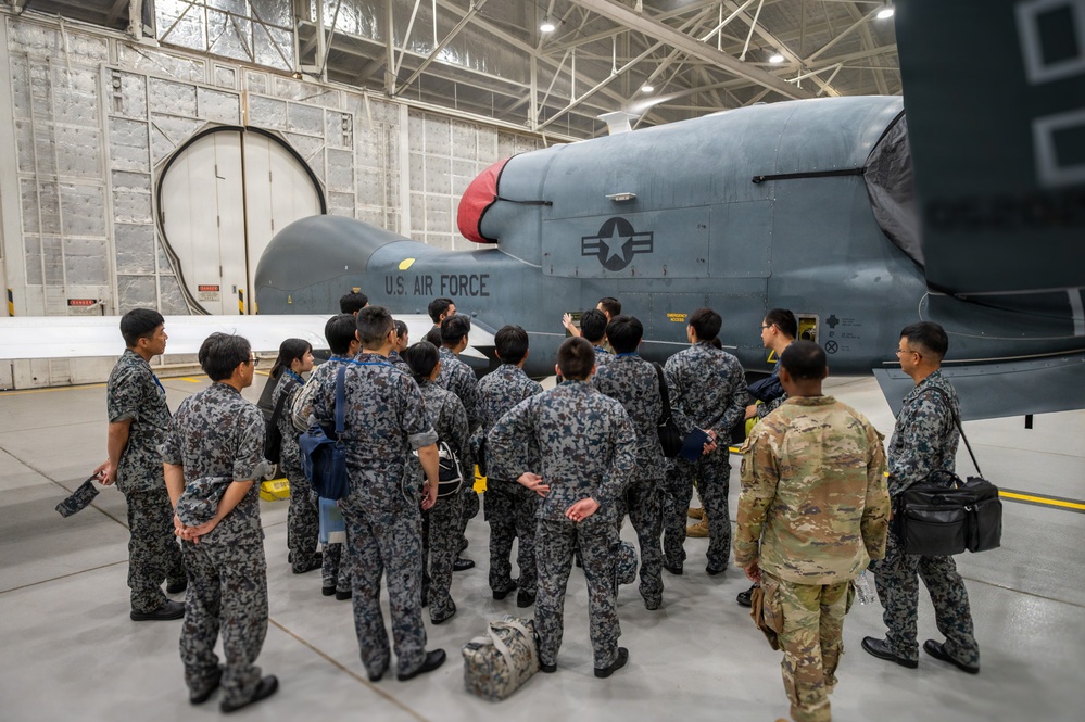 374 MXG hosts JASDF 1st Technical School immersion