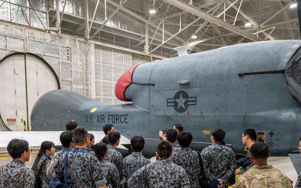 374 MXG hosts JASDF 1st Technical School immersion