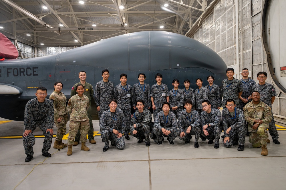 374 MXG hosts JASDF 1st Technical School immersion