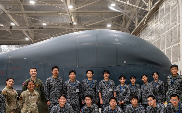 374 MXG hosts JASDF 1st Technical School immersion