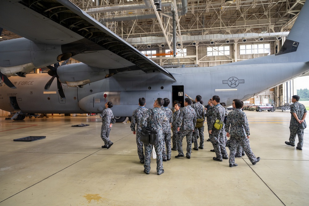 374 MXG hosts JASDF 1st Technical School immersion