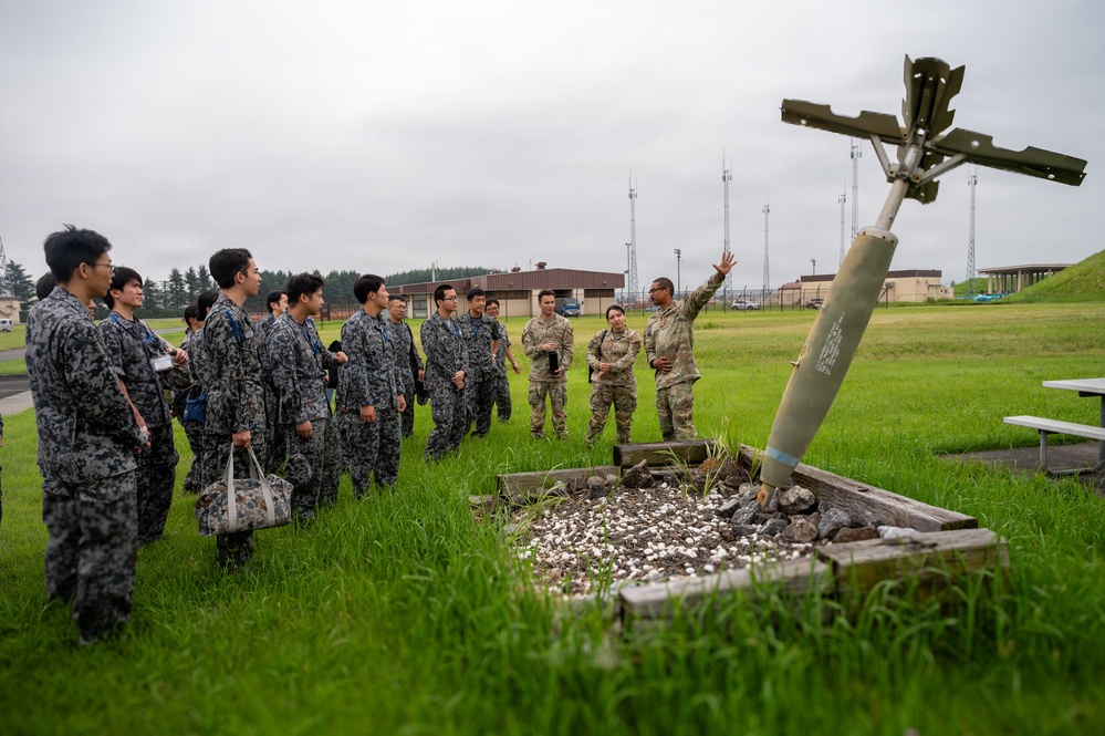 374 MXG hosts JASDF 1st Technical School immersion