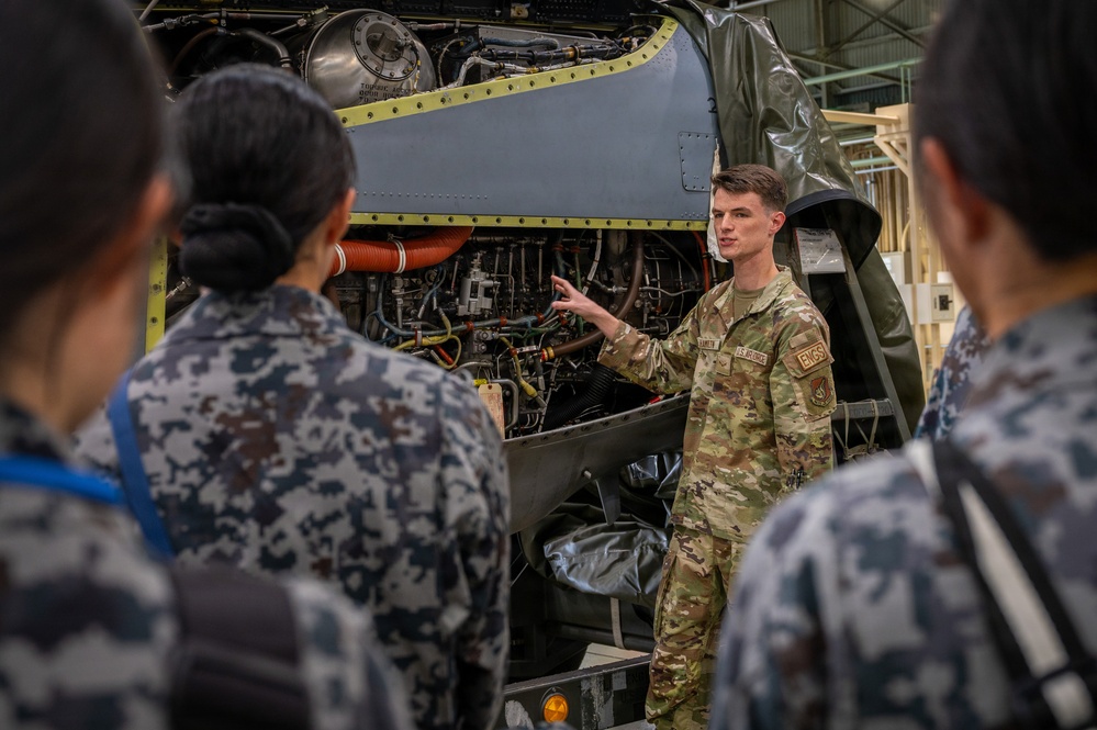 374 MXG hosts JASDF 1st Technical School immersion