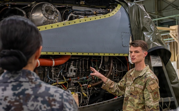 374 MXG hosts JASDF 1st Technical School immersion
