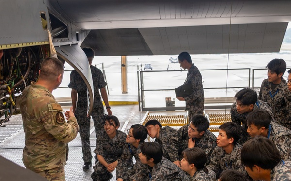 374 MXG hosts JASDF 1st Technical School immersion