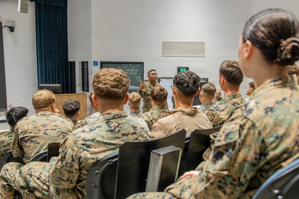 Infantry monitor visits MRF-D