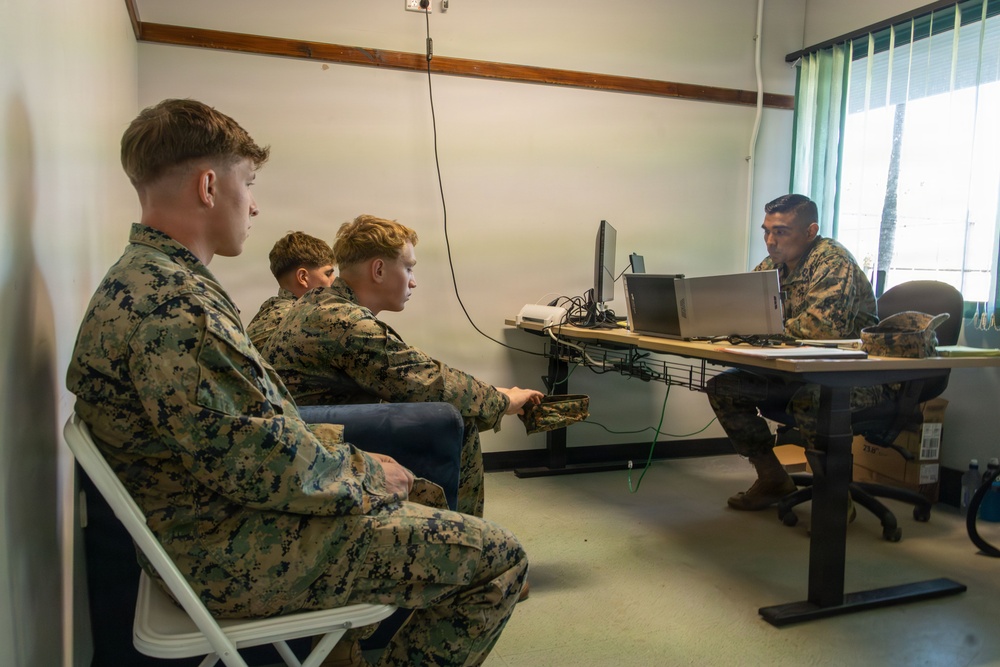 Infantry monitor visits MRF-D