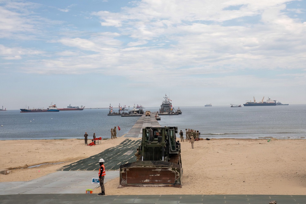 Trident Pier extends logistics ashore