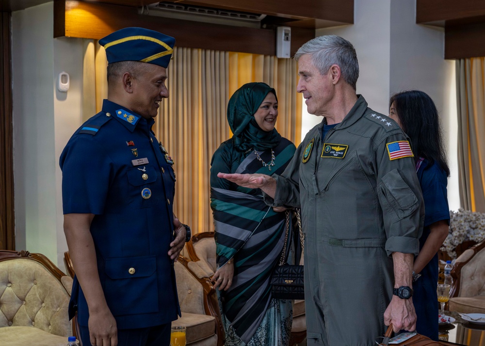 Commander, U.S. Pacific Fleet, Arrives in Dhaka, Bangladesh