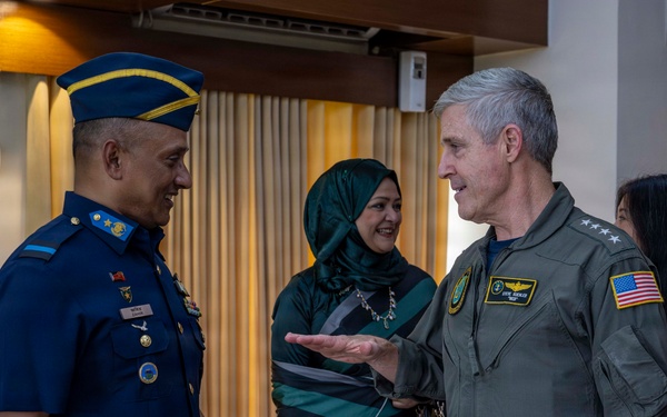 Commander, U.S. Pacific Fleet, Arrives in Dhaka, Bangladesh