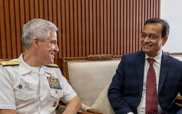 Commander, U.S. Pacific Fleet, Meets With Bangladesh Prime Minister in Dhaka