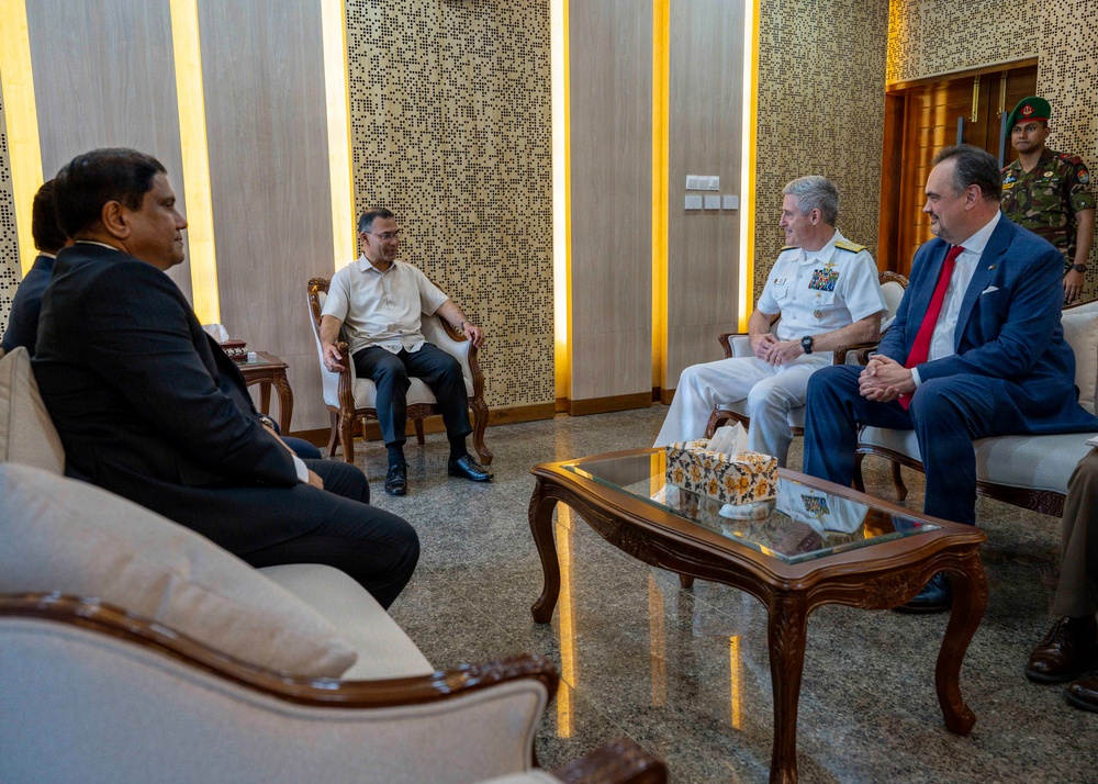 Commander, U.S. Pacific Fleet, Meets With Bangladesh Prime Minister in Dhaka