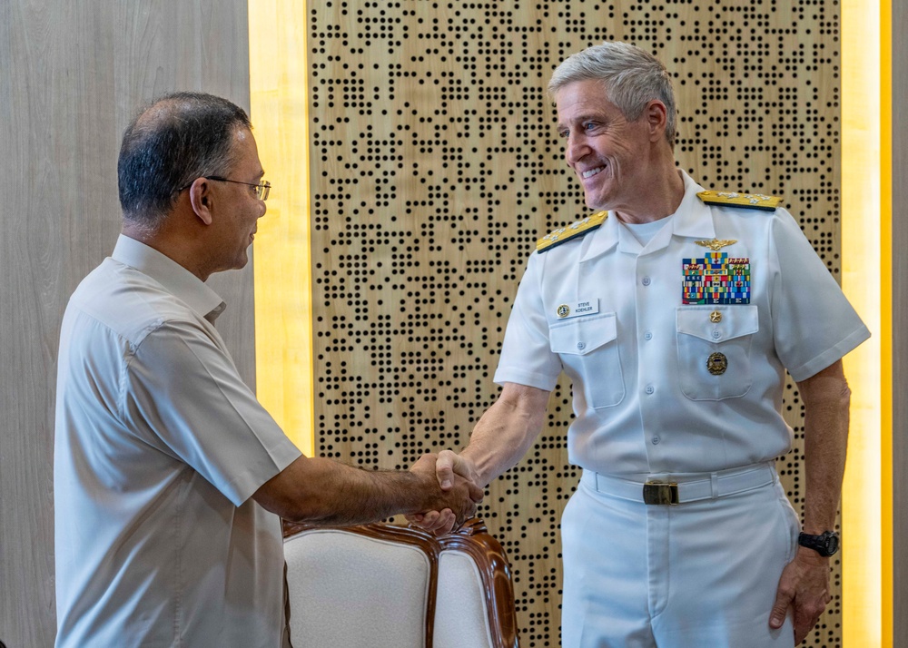 Commander, U.S. Pacific Fleet, Meets With Bangladesh Prime Minister in Dhaka