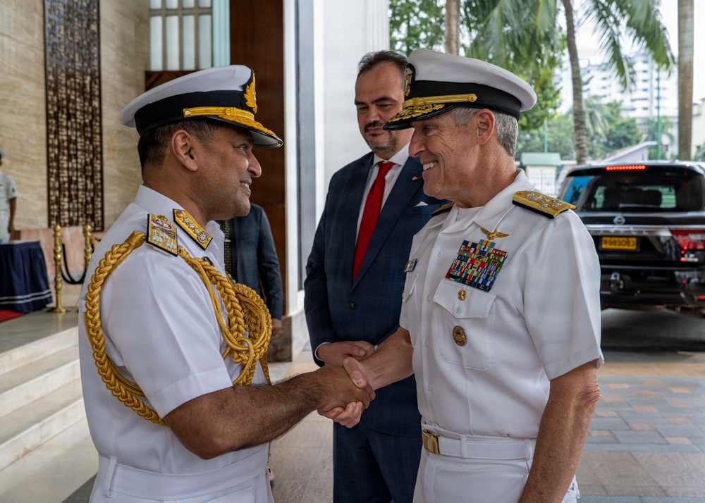 Commander, U.S. Pacific Fleet, Meets With Bangladesh Chief of Navy Staff in Dhaka