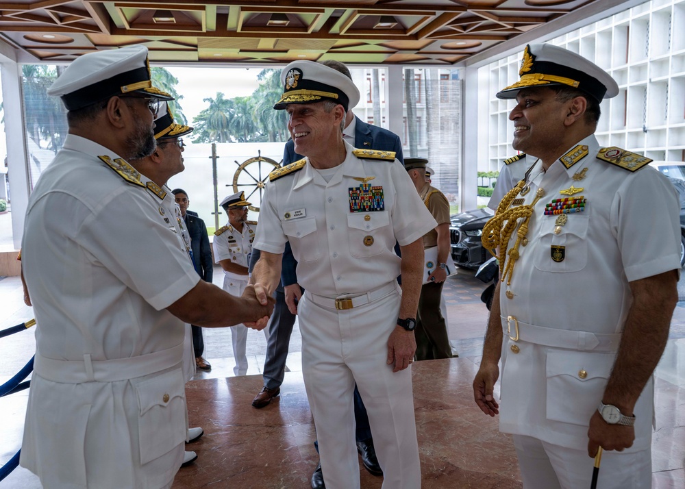 Commander, U.S. Pacific Fleet, Meets With Bangladesh Chief of Navy Staff in Dhaka