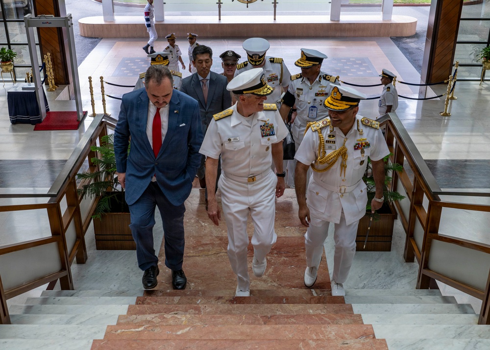 Commander, U.S. Pacific Fleet, Meets With Bangladesh Chief of Navy Staff in Dhaka