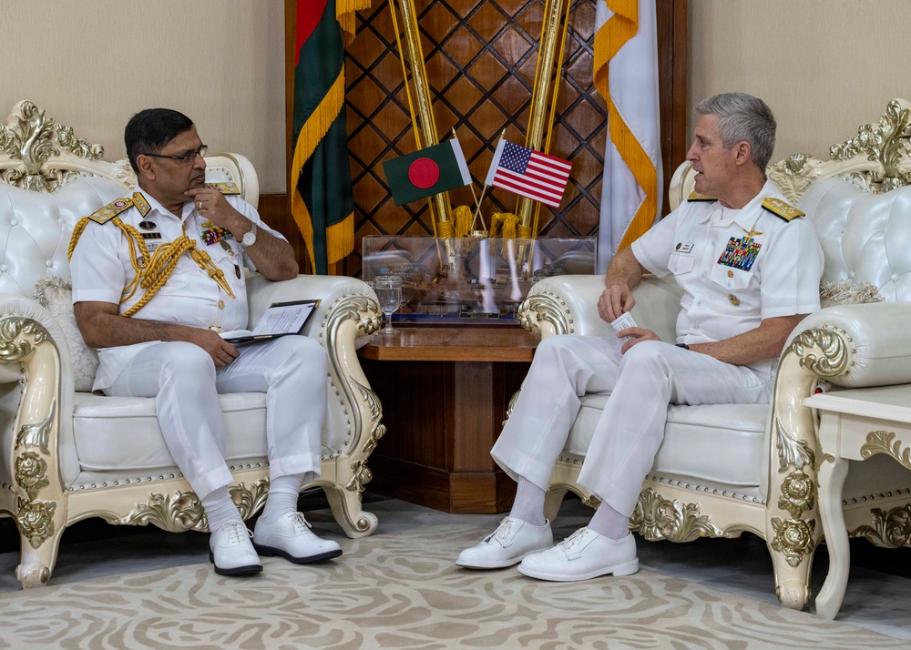 Commander, U.S. Pacific Fleet, Meets With Bangladesh Chief of Navy Staff in Dhaka
