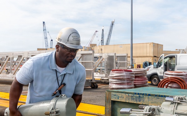 NNSY Teams Prepare Pier 5 for Historic First Visit from USS Gerald R. Ford