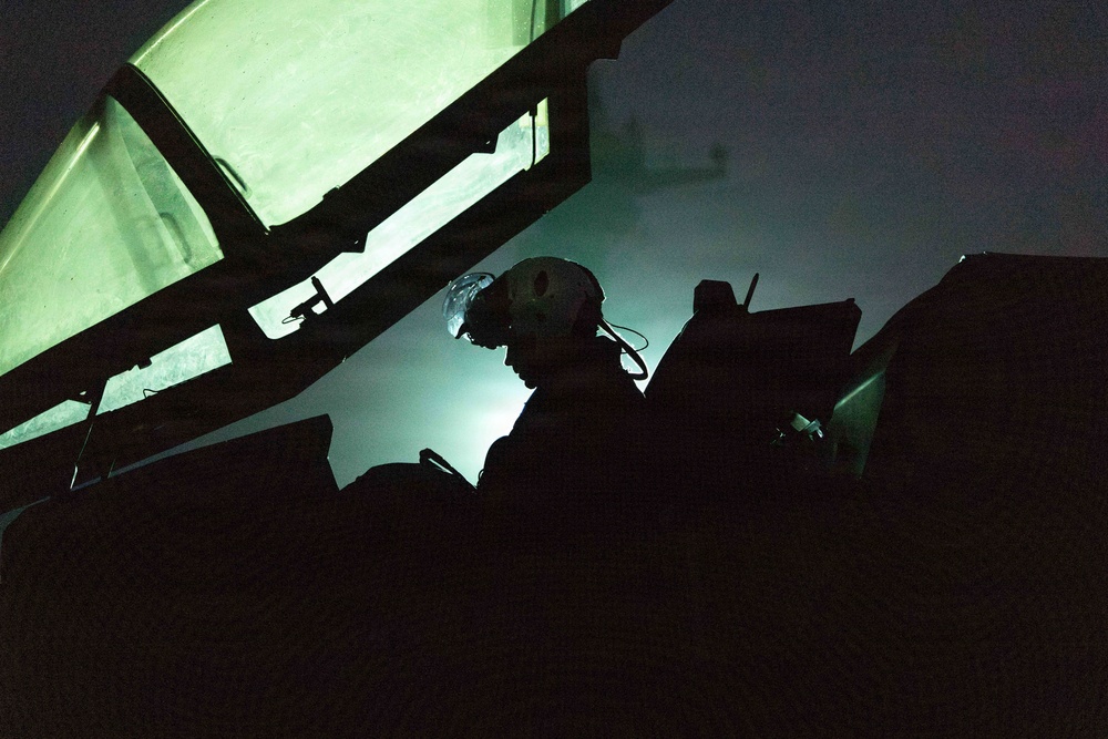 11th MEU Marines, Sailors Conduct Flight Operations Aboard USS Boxer