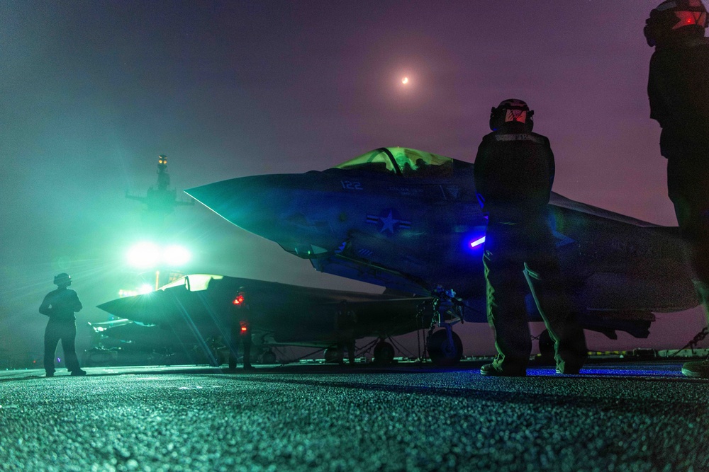 11th MEU Marines, Sailors Conduct Flight Operations Aboard USS Boxer