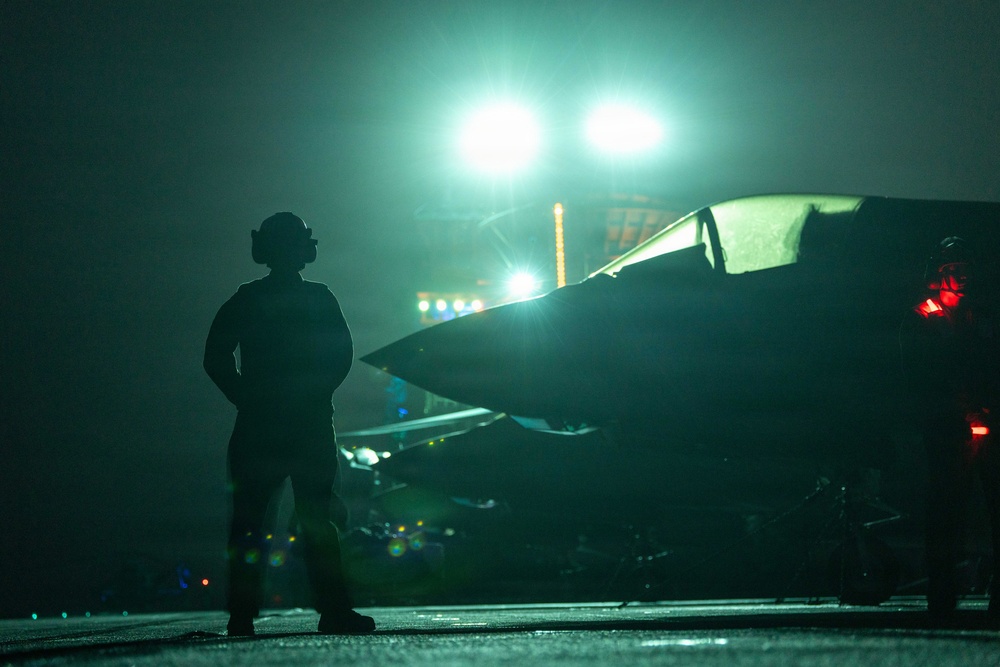 11th MEU Marines, Sailors Conduct Flight Operations Aboard USS Boxer
