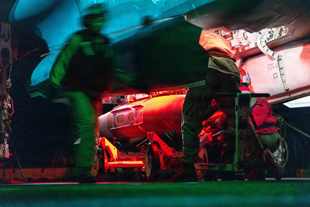 11th MEU Marines, Sailors Conduct Flight Operations Aboard USS Boxer