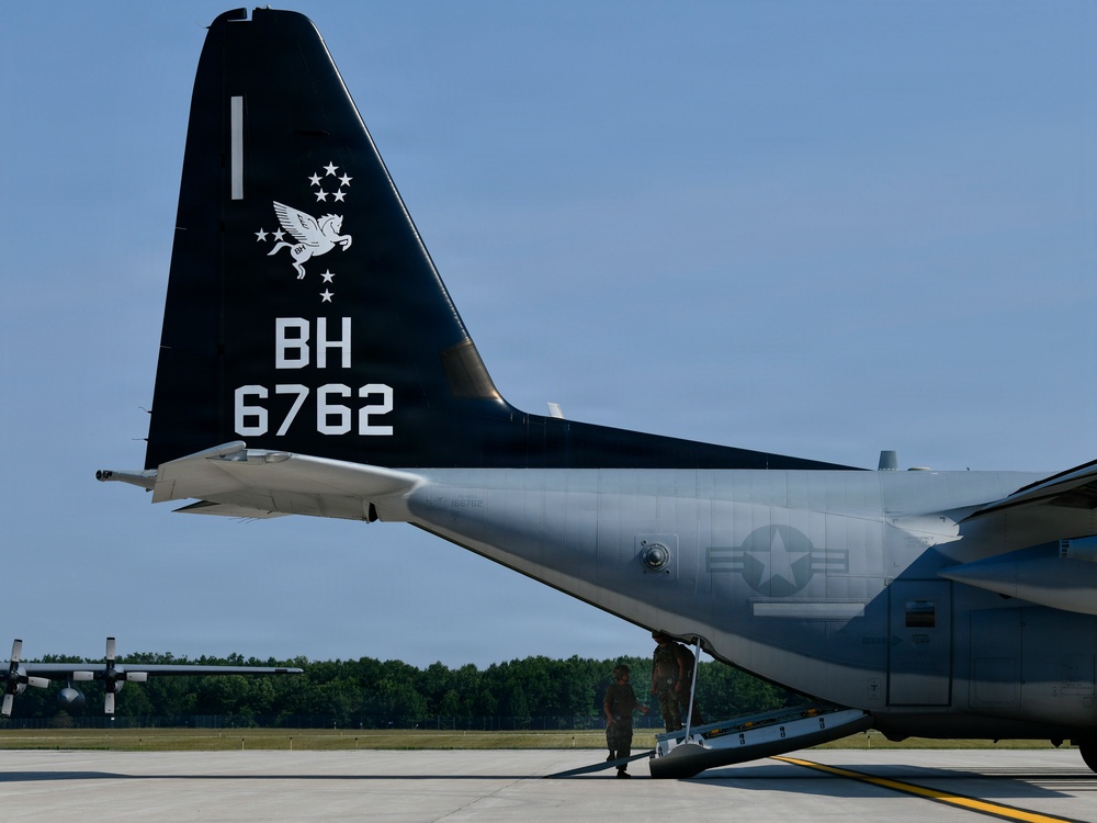 861st Quartermaster Company load on Marine C-130J