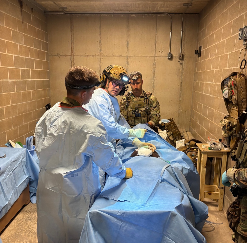 Combined FRSD Team Performs Simulated Surgery