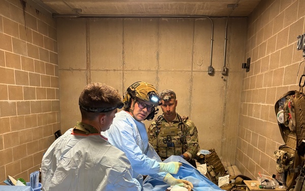 Combined FRSD Team Performs Simulated Surgery