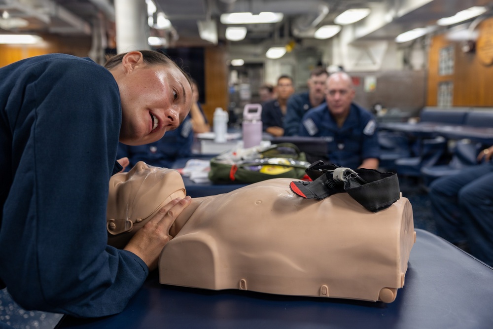 John Paul Jones Sailor Conducts CPR Training