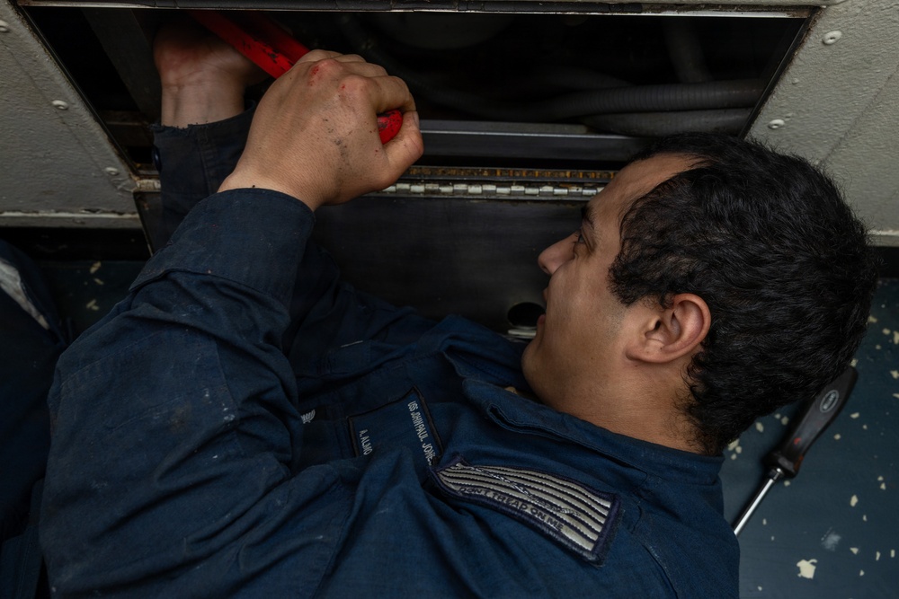 John Paul Jones Sailors Conduct Maintenance