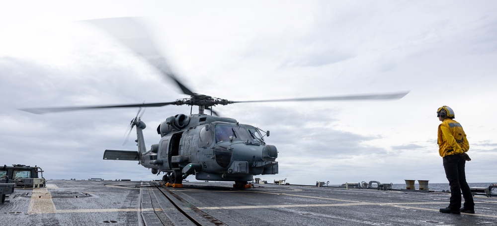 USS Mustin conducts flight operations