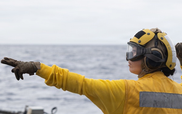 USS Mustin conducts flight operations