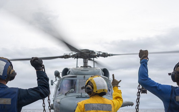 USS Mustin conducts flight operations